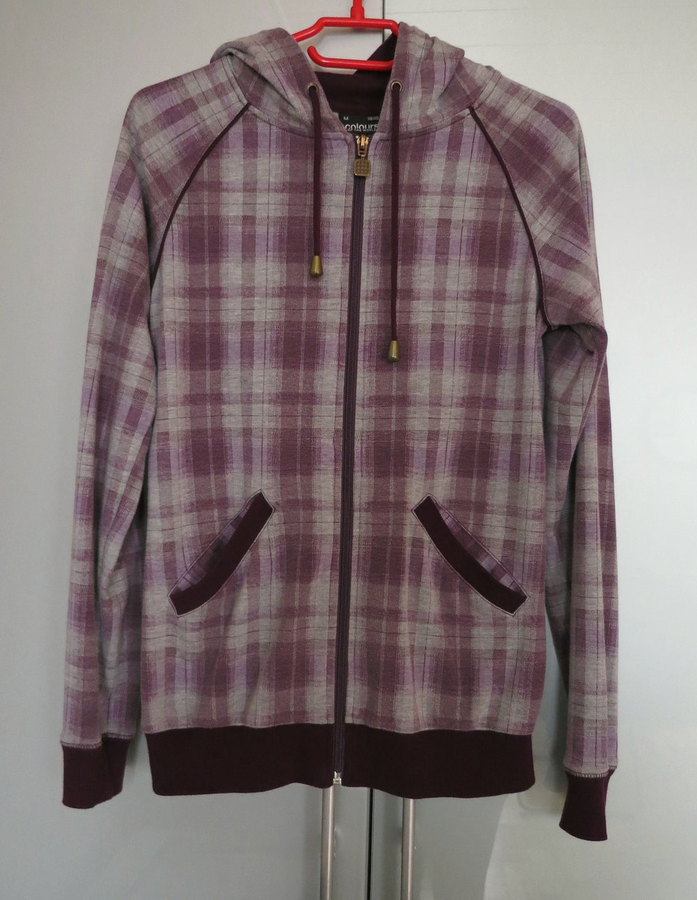 Karierte Kapuzen-Jacke in grau-lila