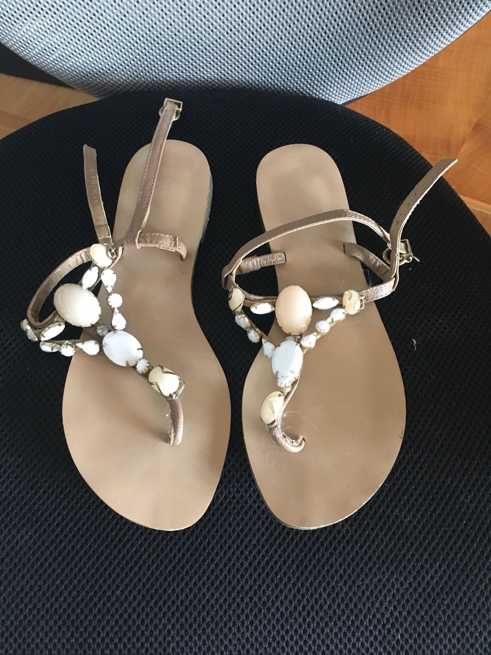 Sandalen mit Steinchen Gr.37