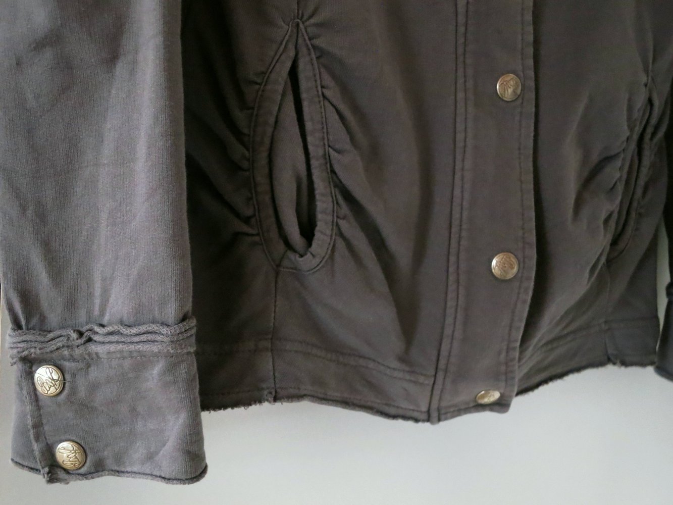 Reißverschluss-Jacke mit gerafftem Kragen, Gr. S