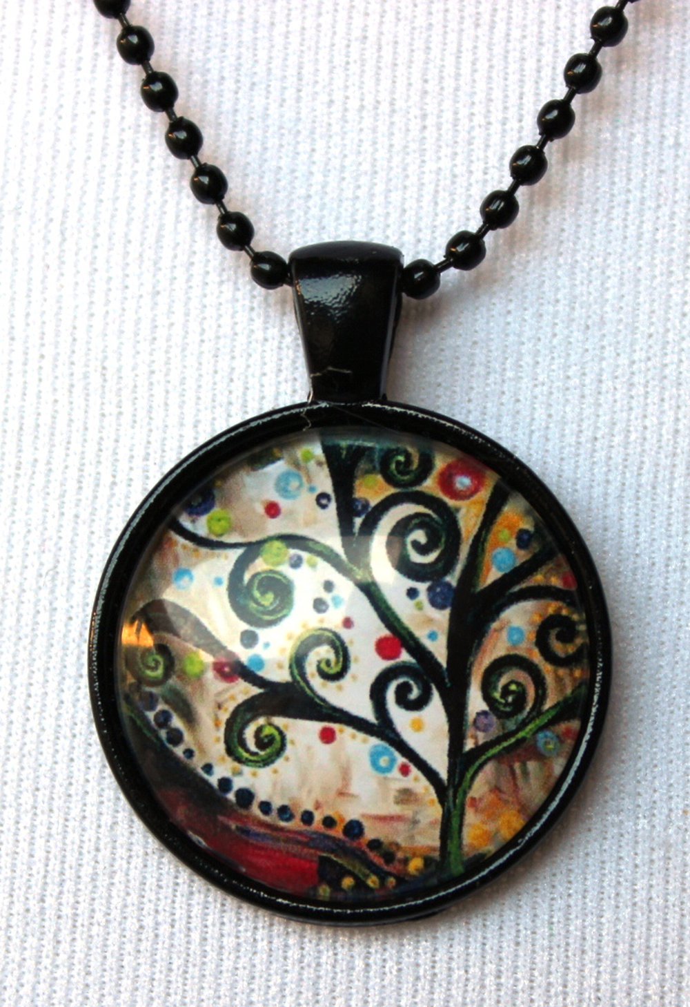schwarze kurze Kette mit schwarz-buntem floralem Cabochon