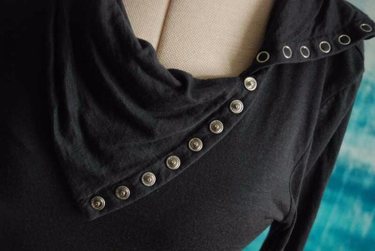 Enges Kleid mit tollem Kragen und 3/4 Arm