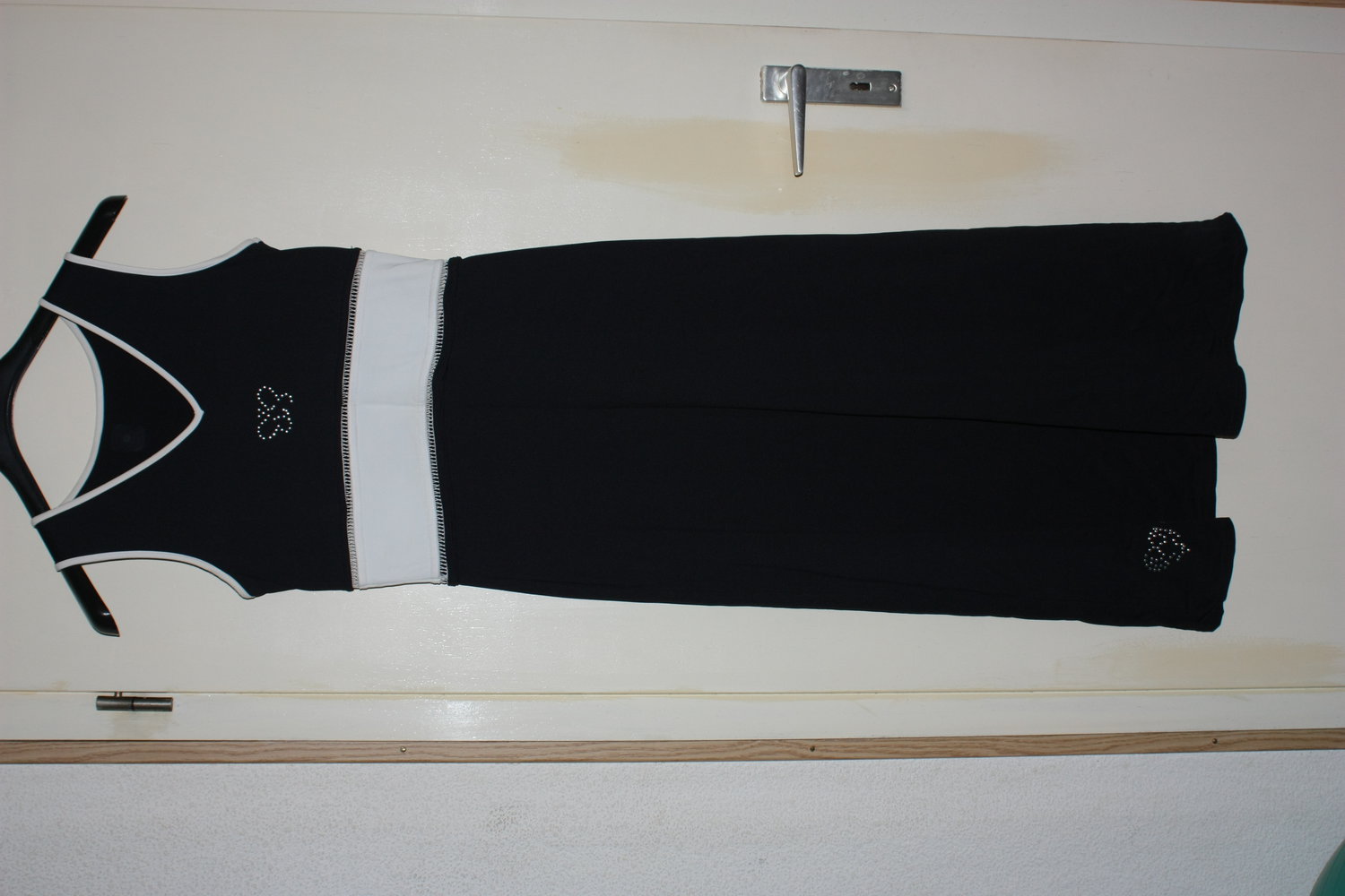 Bodenlanges Maxikleid schwarz weiß, V-Auschnitt, Gr. S