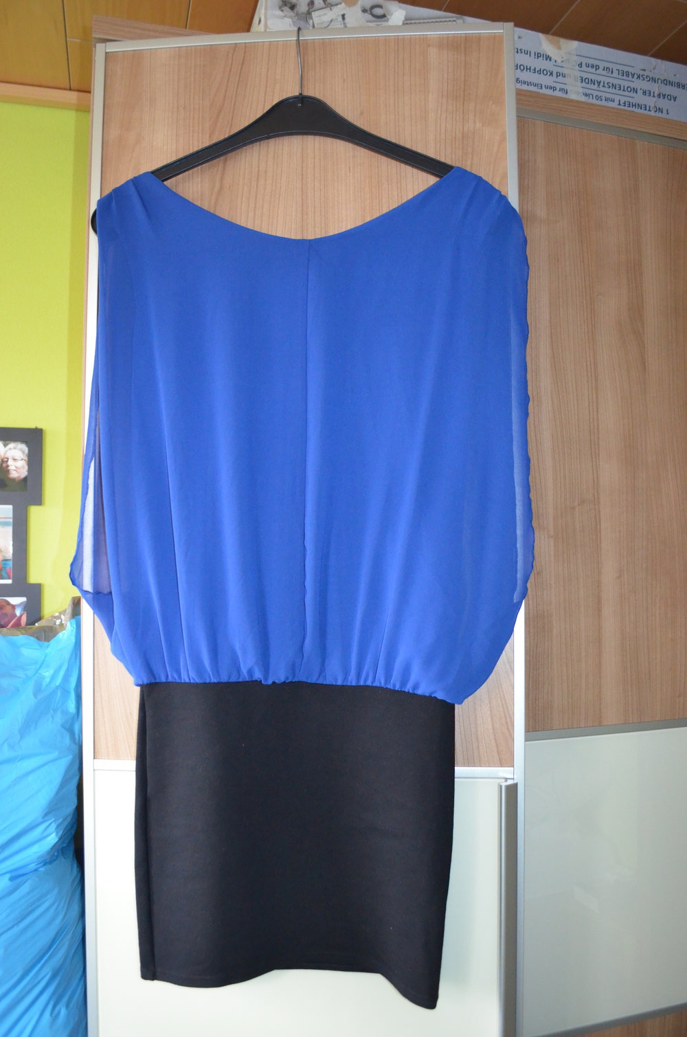 Blau schwarzes Partykleid