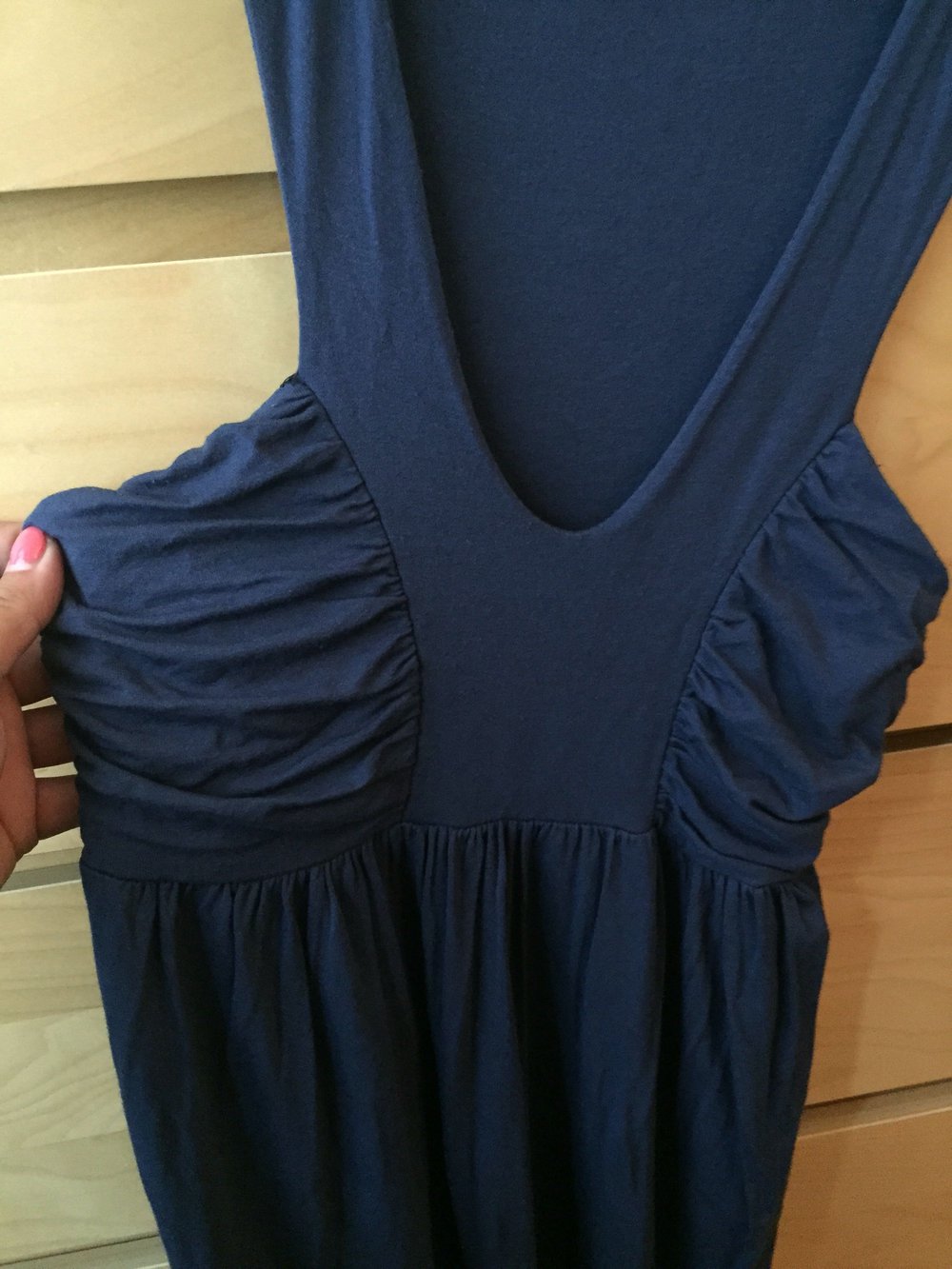 Blaues Sommerkleid mit Ringerrücken