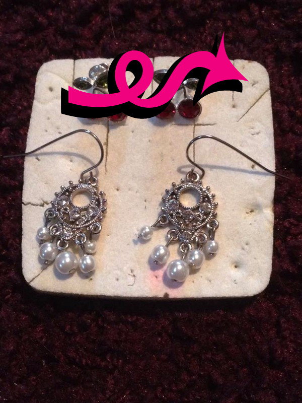 Silberfarbene Hänge-Ohrringe