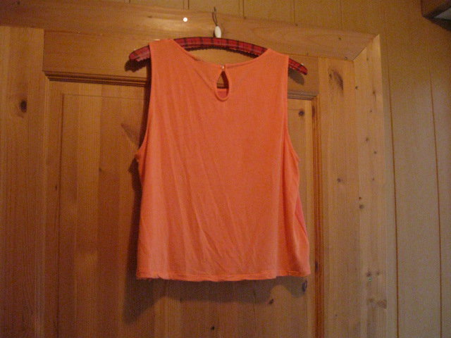 *** Tolles Top mit dezenten Brustdruck ***