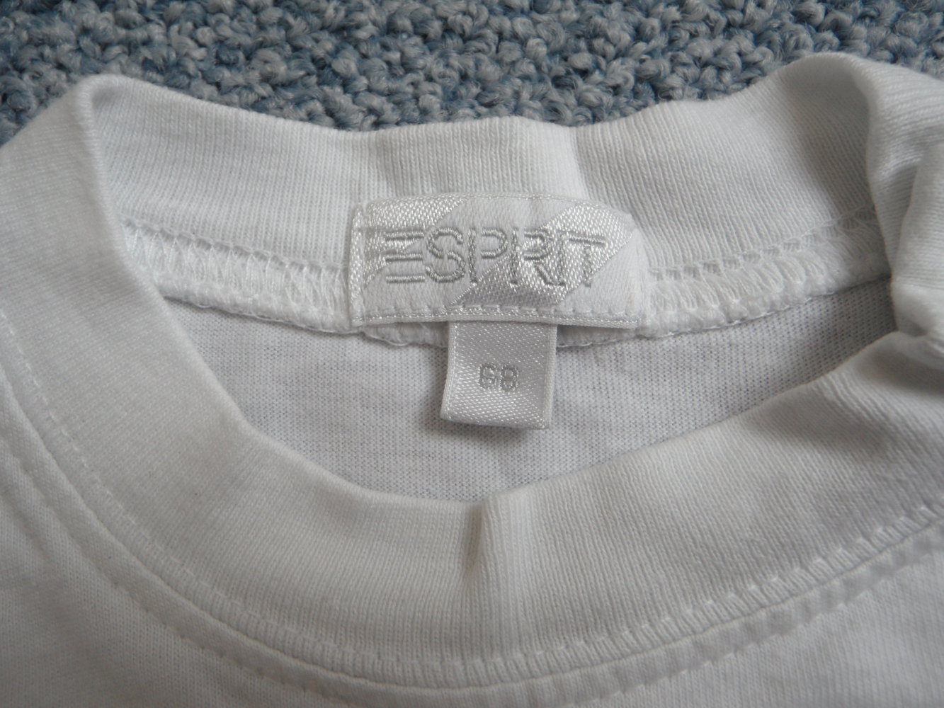 Esprit T-Shirt mit Krabbeltieren