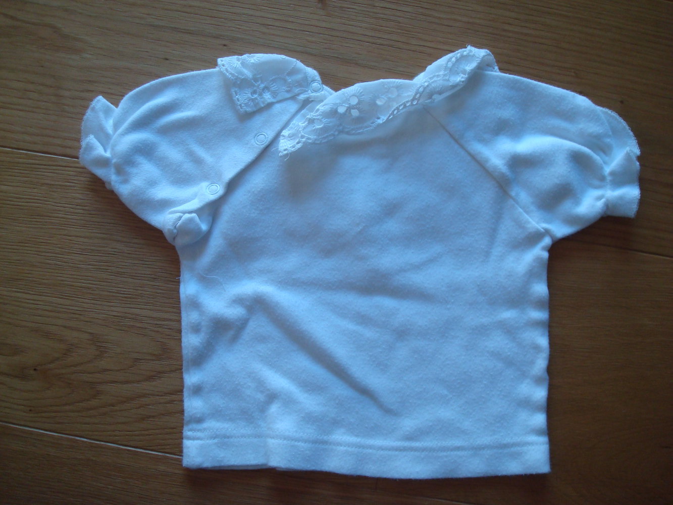 süßes T-Shirt mit Spitzenkragen Gr. 62