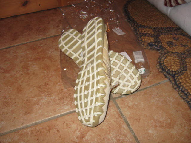 *** Neue Schlappen mit Nieten ***