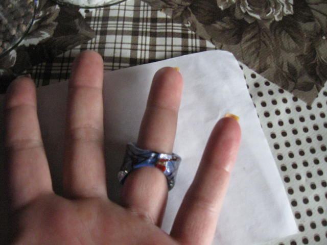 *** Neu ~ Ring ~ Hartplastik ***