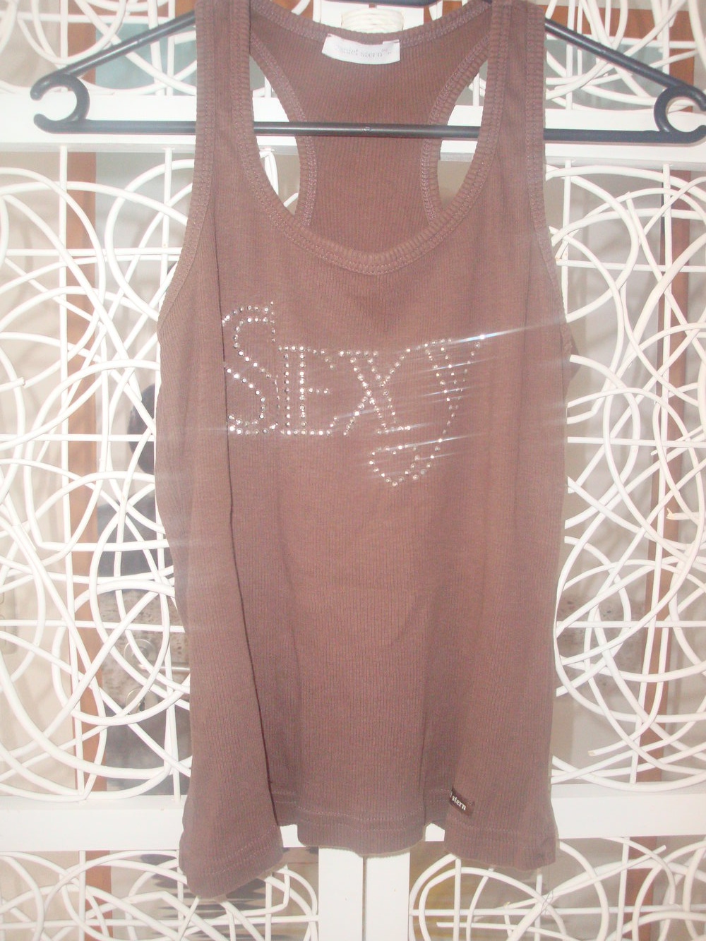 Rippenshirt Aufschrift 