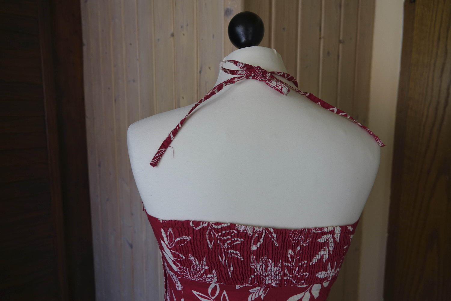 rotes/weißes, luftiges Sommerkleid