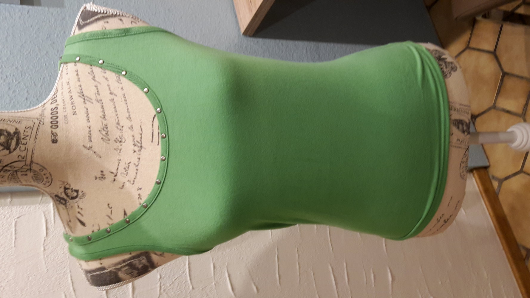 hell grünes Tanktank top Gr. M Only m. Nieten apfelgrün