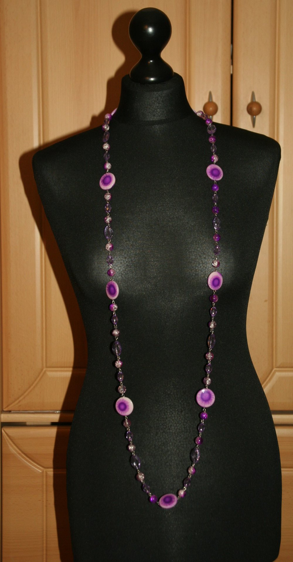 Lange Kette lila mit runden Steinen