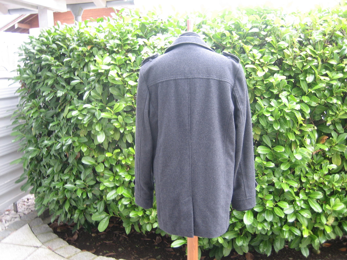 Lässiger Kurz-Mantel Gr. 48/50 (siehe Bemassung!), Dunkelgrau, superaufwändige Details!