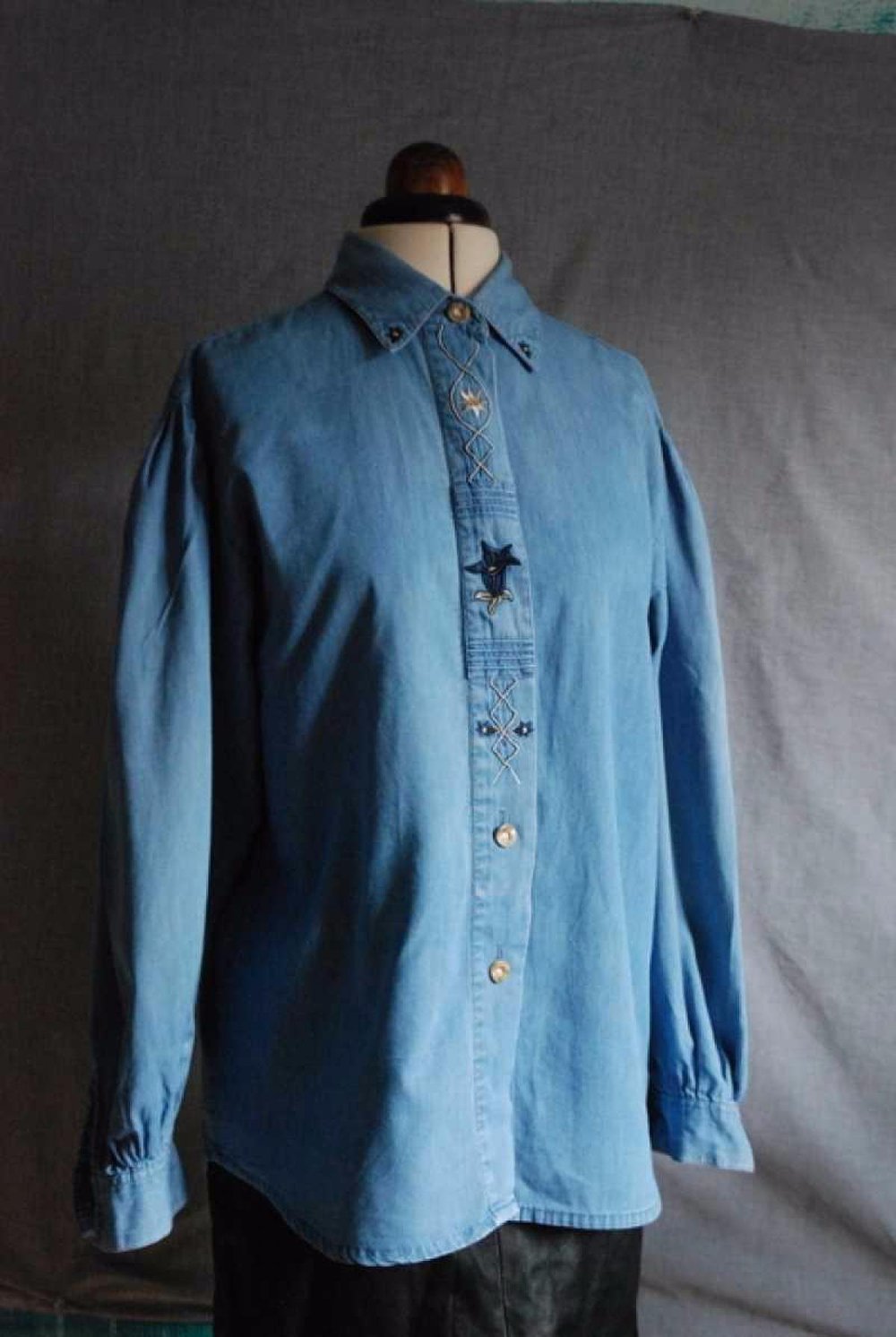 Vintage Jeanshemd mit Stickereien 