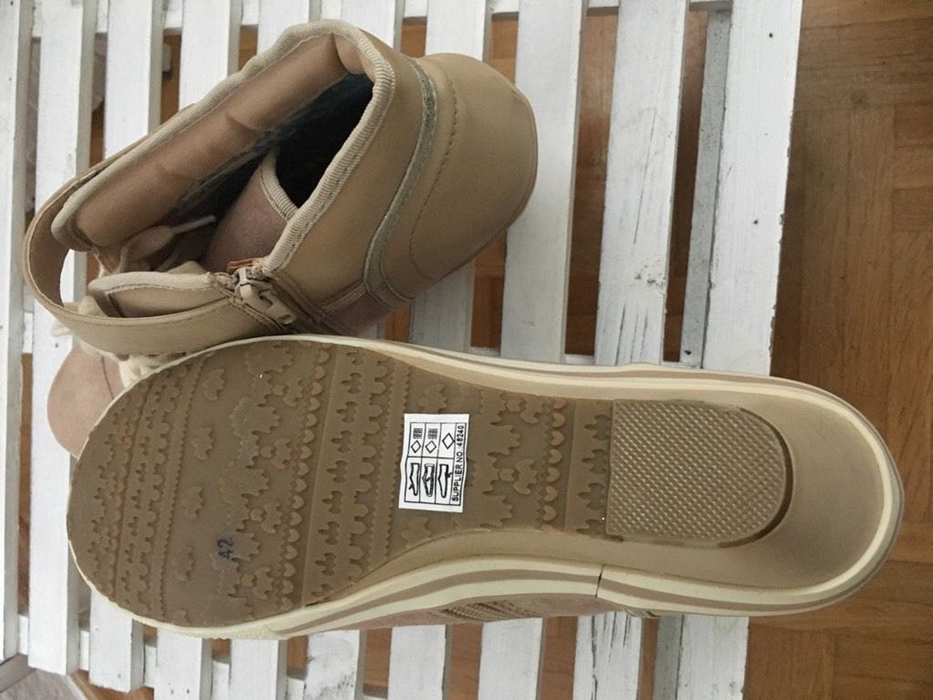 ungetragene Keilabsatzschuhe Arizona Nude Größe 42