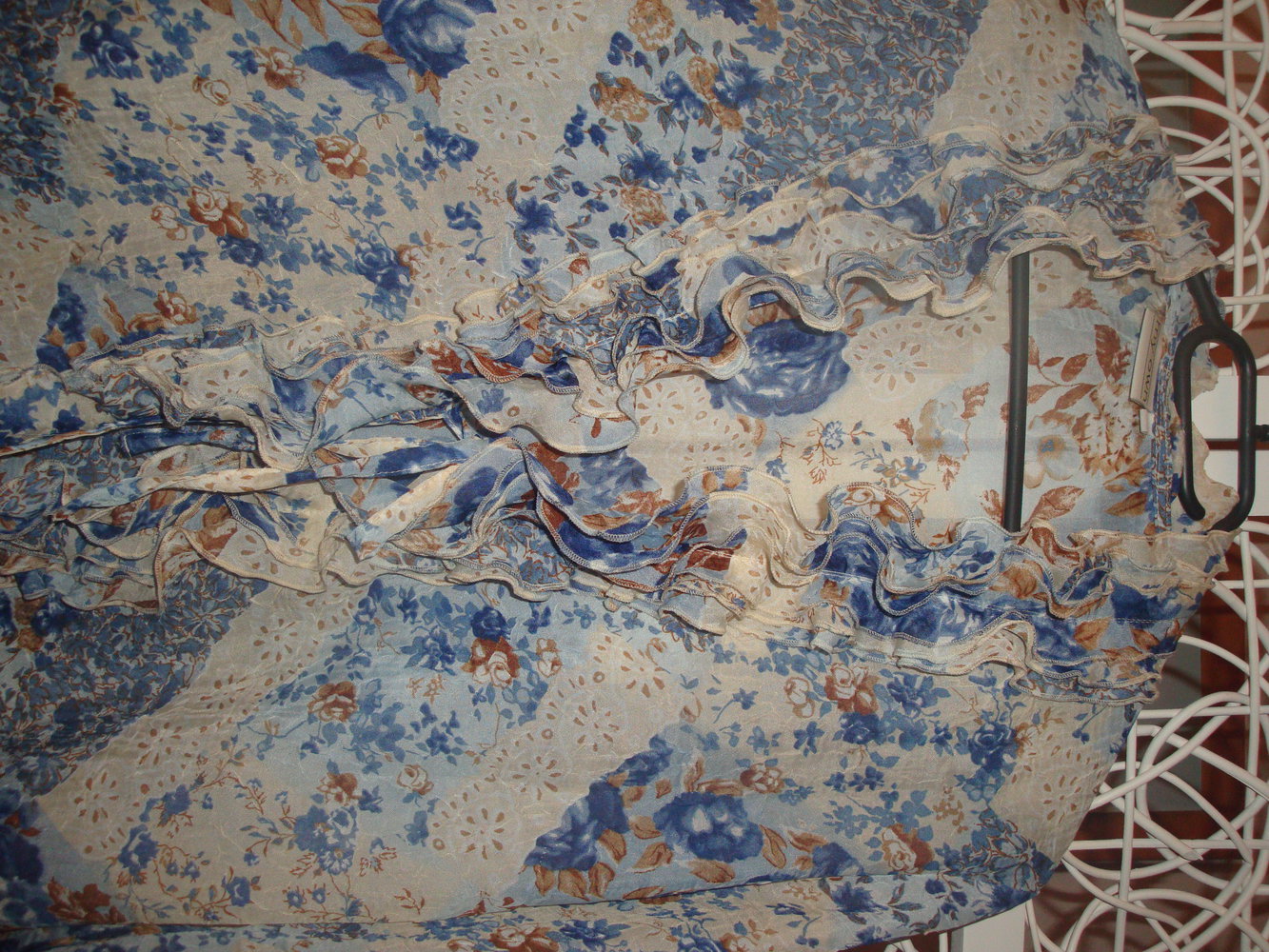 leichte Bluse mit Rüschen