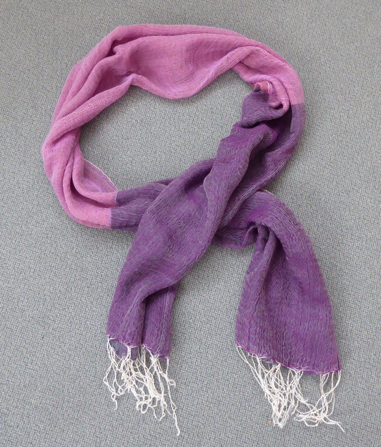 Lila-pinkes Tuch mit Fransen