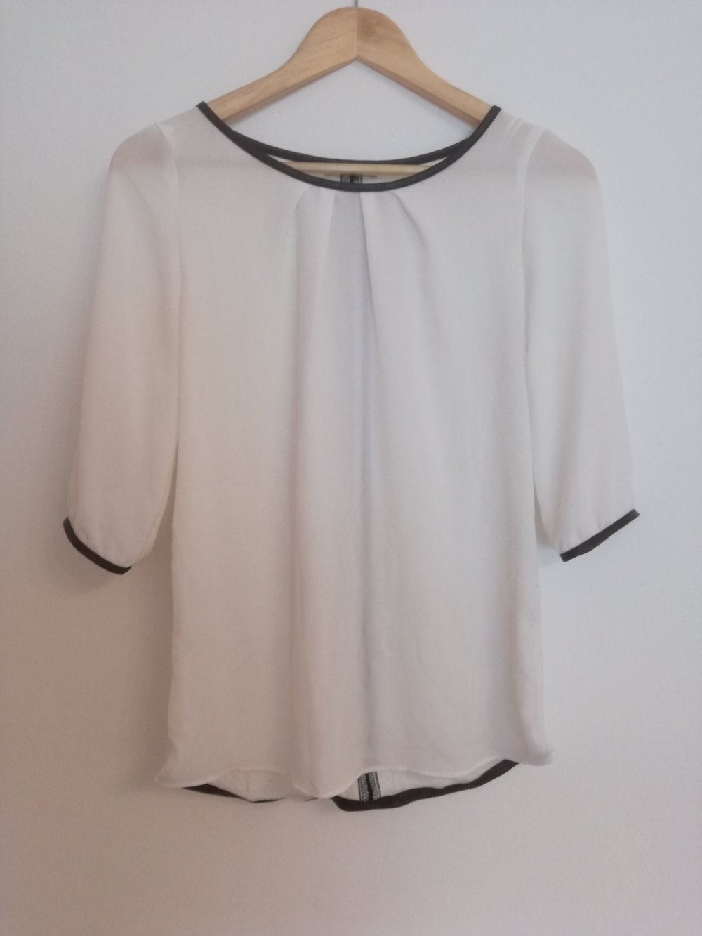Hübsches Oberteil mit Leder NEU!!