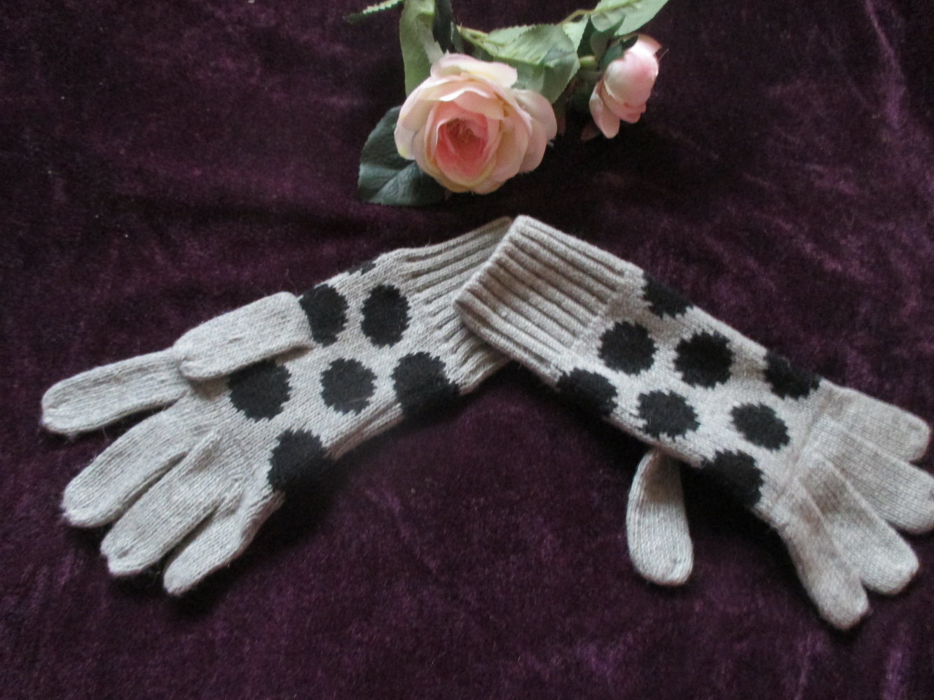 NEU mit ETIKETT * Punkte * Polka Dots * Tupfen * Angora Wolle * Fein- Strick * Finger * Handschuhe 