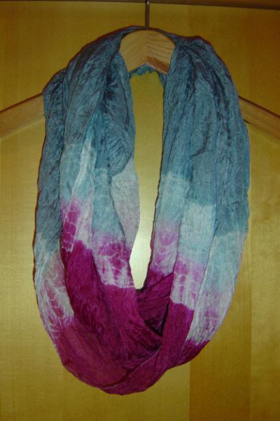 Langes Tuch / Schal von Esprit in crashed-Optik. zu Schlauchschal zusammennähbar, Batik