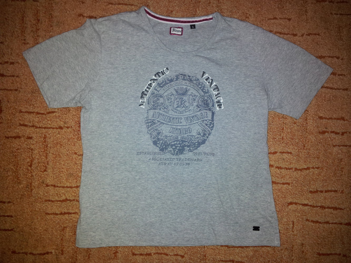 Shirt grau mit Druck Kitaro