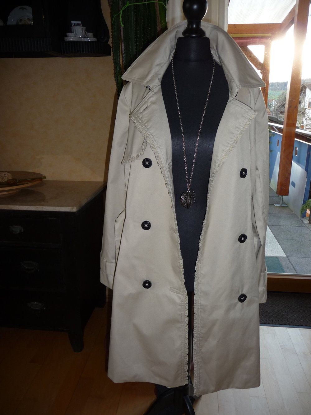 Toller ungetragener Trenchcoat von H&M, Größe 42, Farbe beige, 