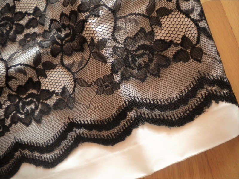 *** Neuer toller Stiftrock mit Spitze ***