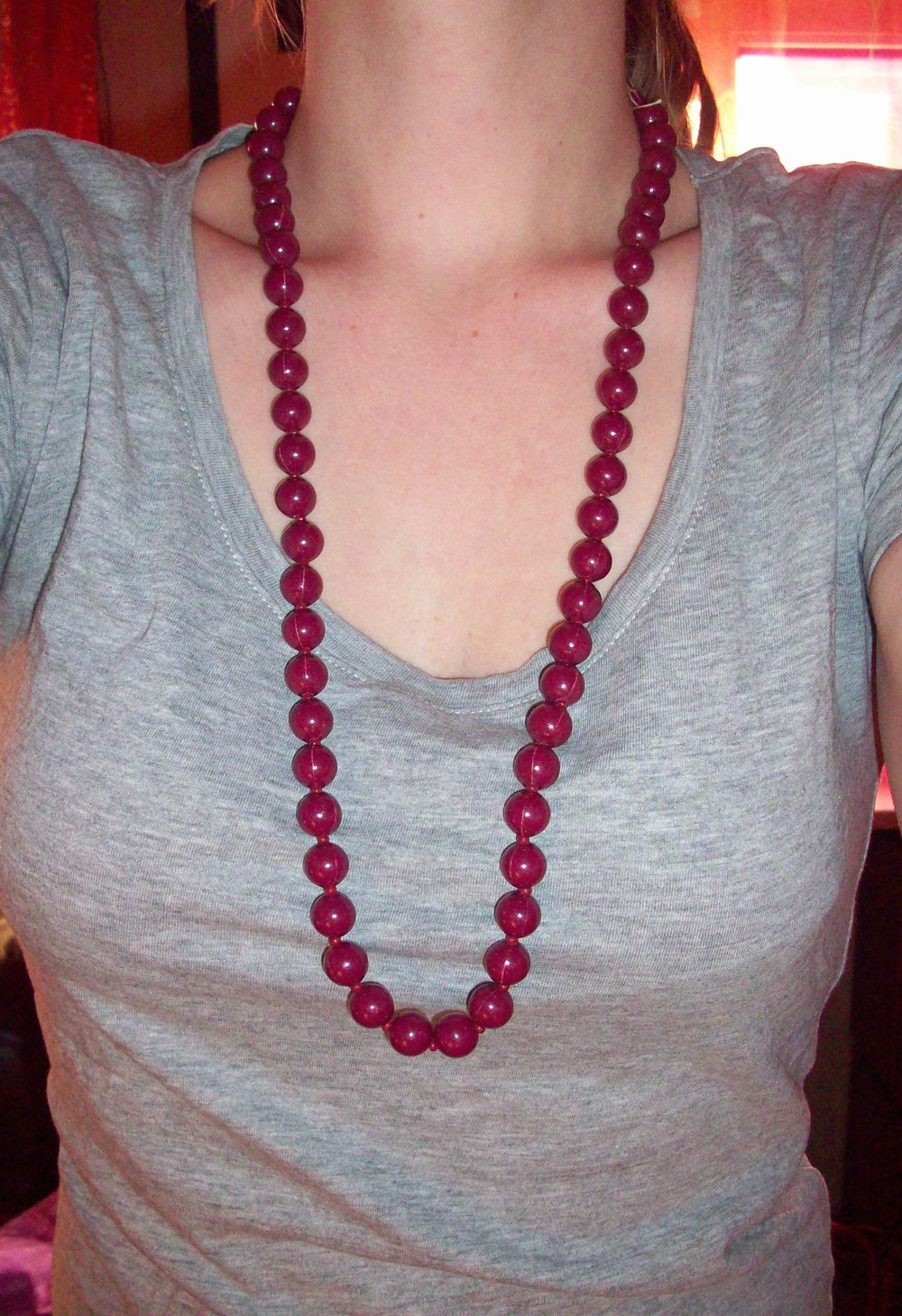 Schöne dunkelrote Perlenkette, Modeschmuckkette