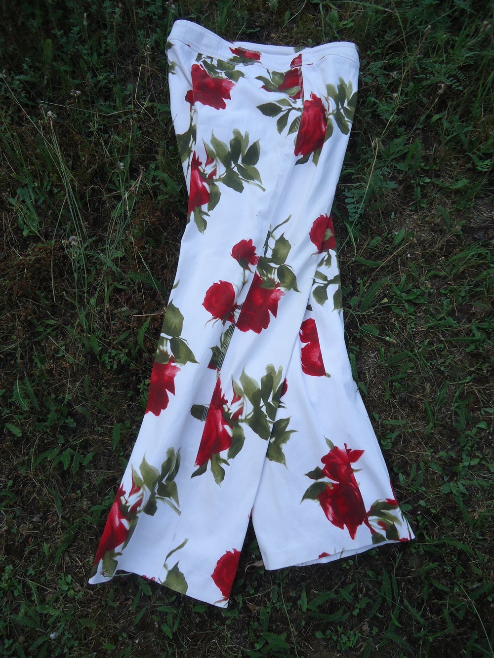 Weite Stretchhose mit Blumenprint