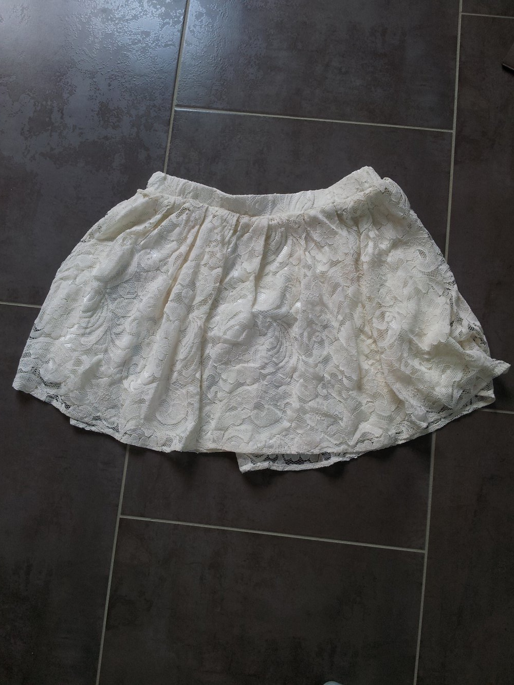 weißer spitzen rock