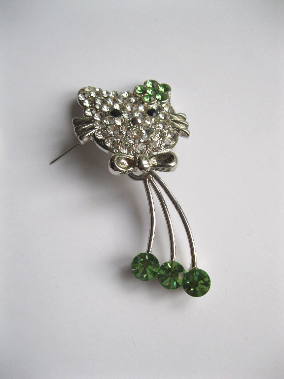 funkelnde Brosche Hello Kitty mit Straßsteinen 7,5 cm