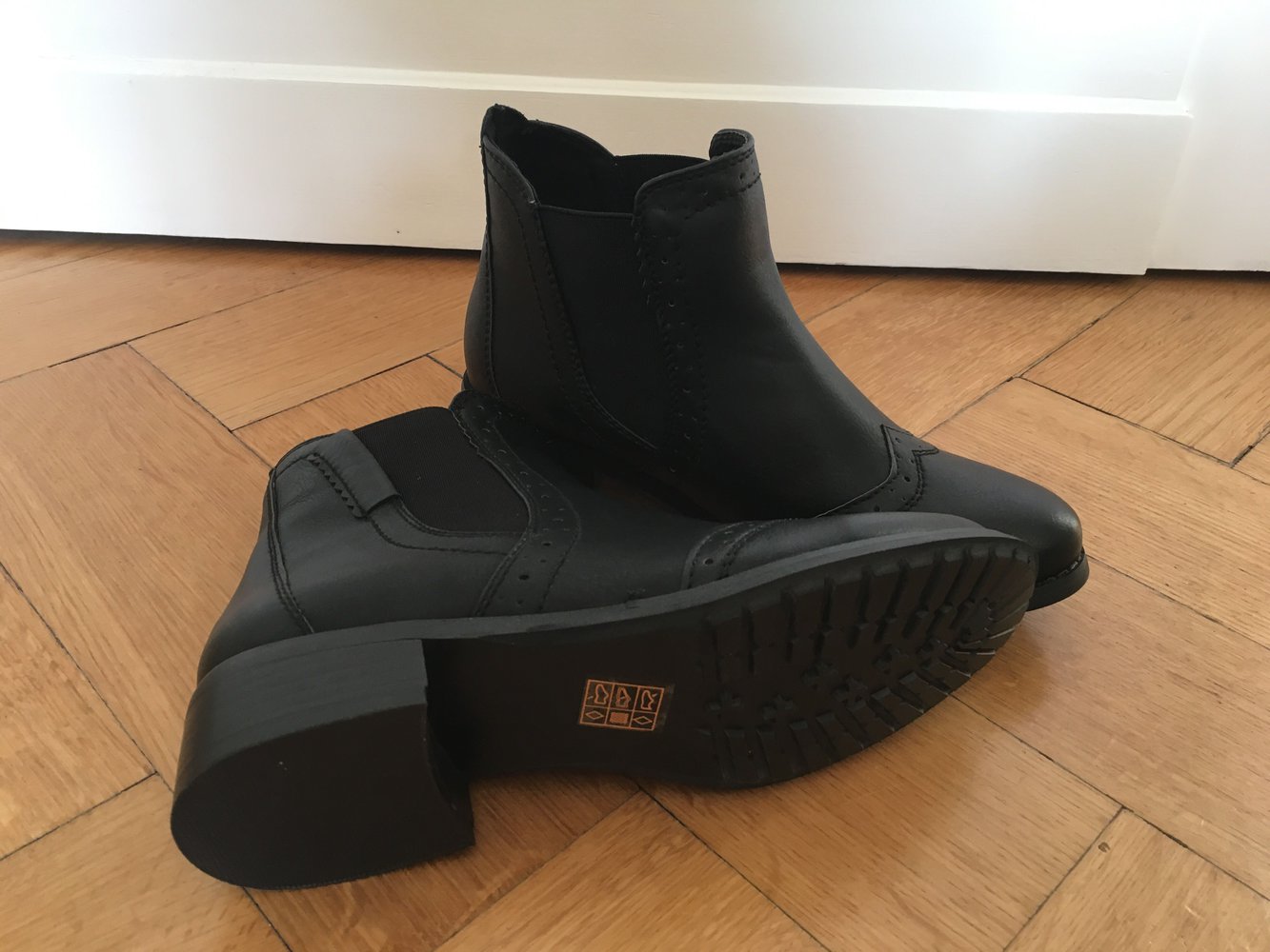 Chelsea Boots Flache Stiefel Stiefeletten schwarz Kunstleder Imitat Vintage 