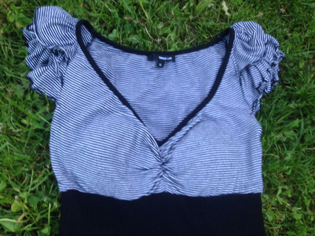 Schwarzes kurzes Partykleid, Matrosenkleid