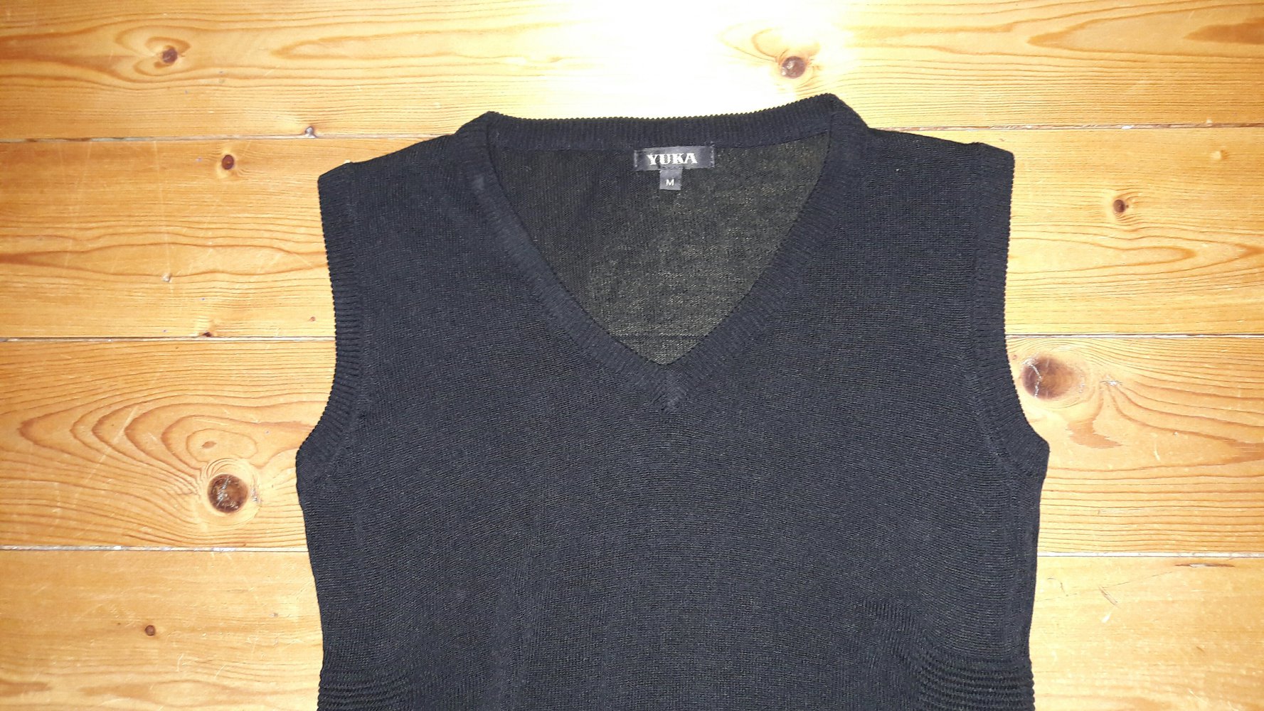 Yuka schwarzes Top ohne Ärmel 