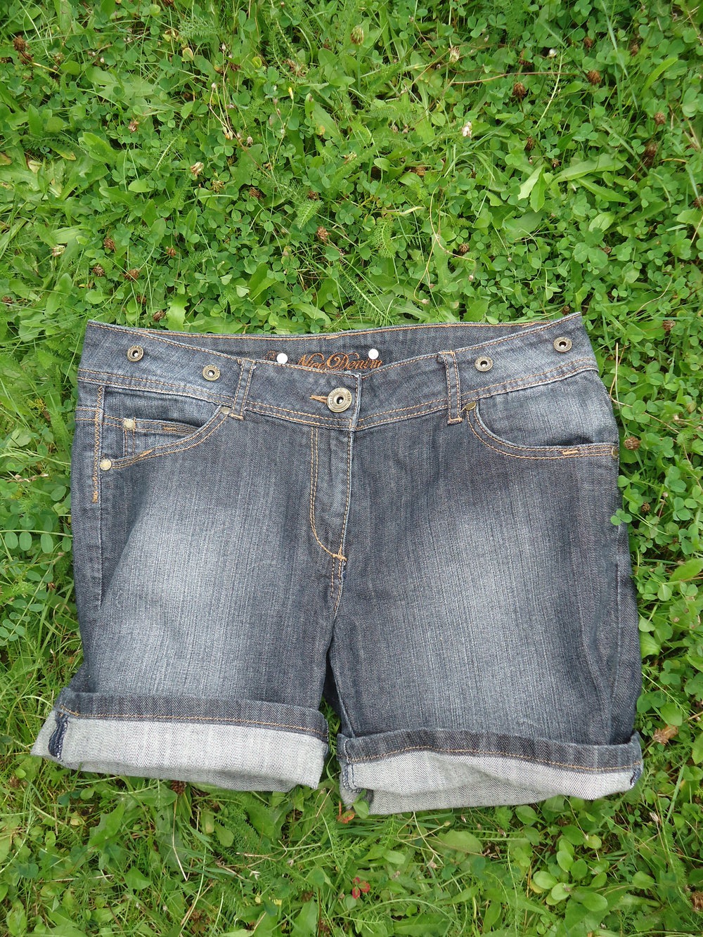 Jeans-Bermudas mit Destroyed-Effekten