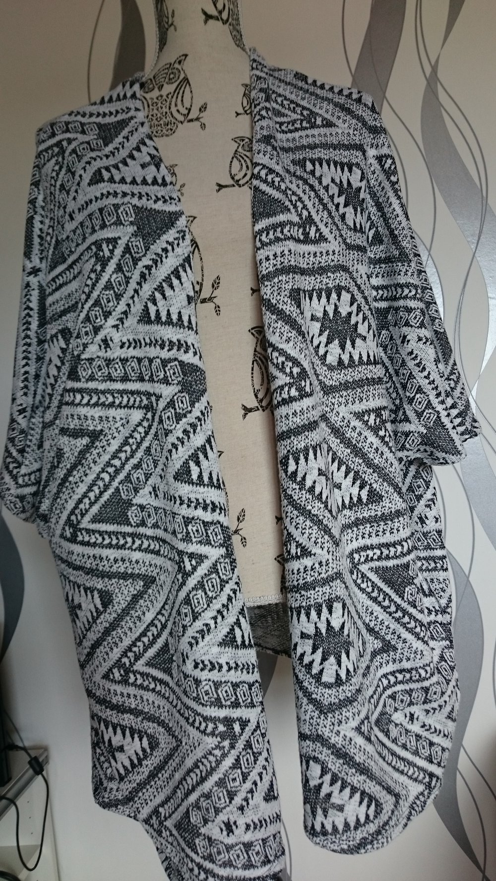 Cardigan mit Aztekenmuster / Strick Kimono / Weste 