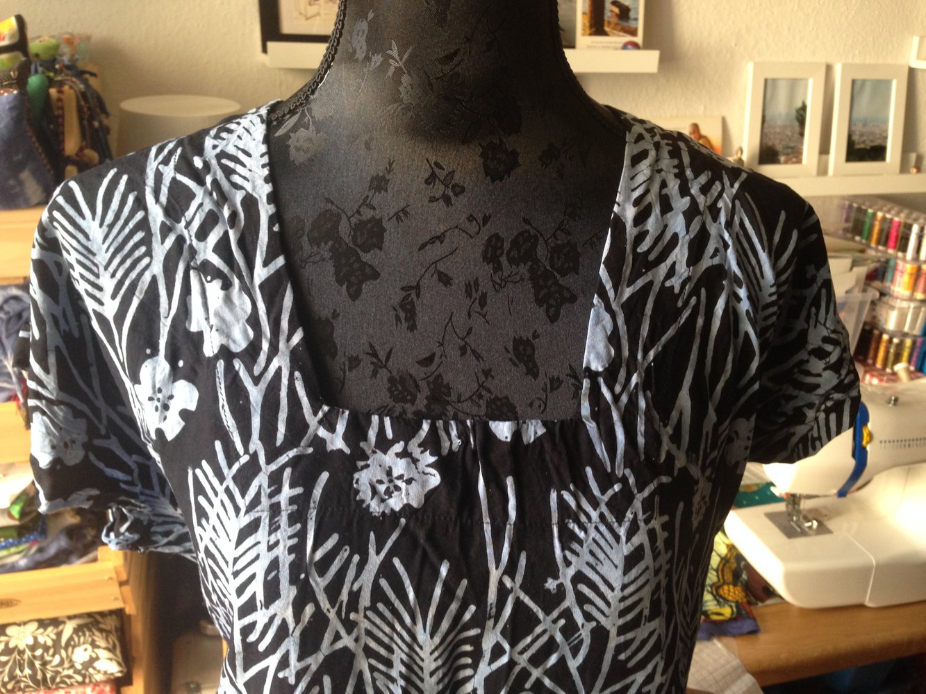 schwarz / grau gemusterte luftige Bluse 