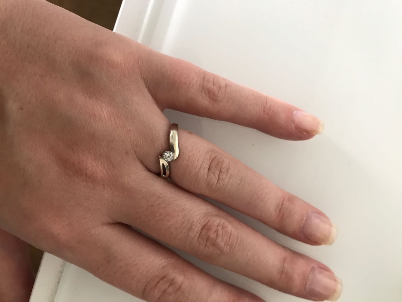 Weißgoldring mit kleinem Brillanten