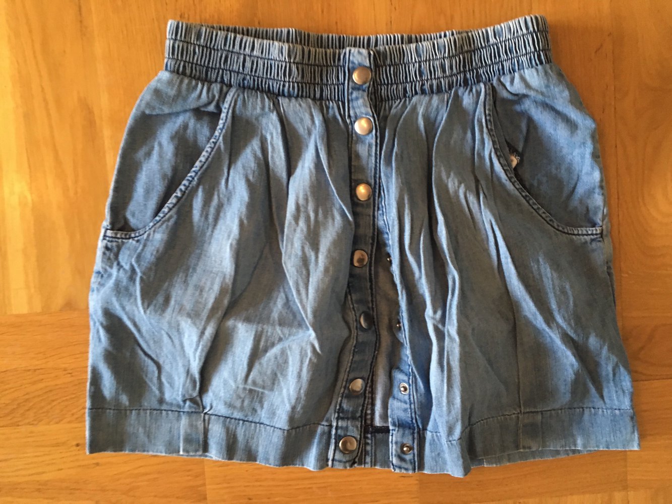 Rock mit Knöpfen / Jupe Grösse S