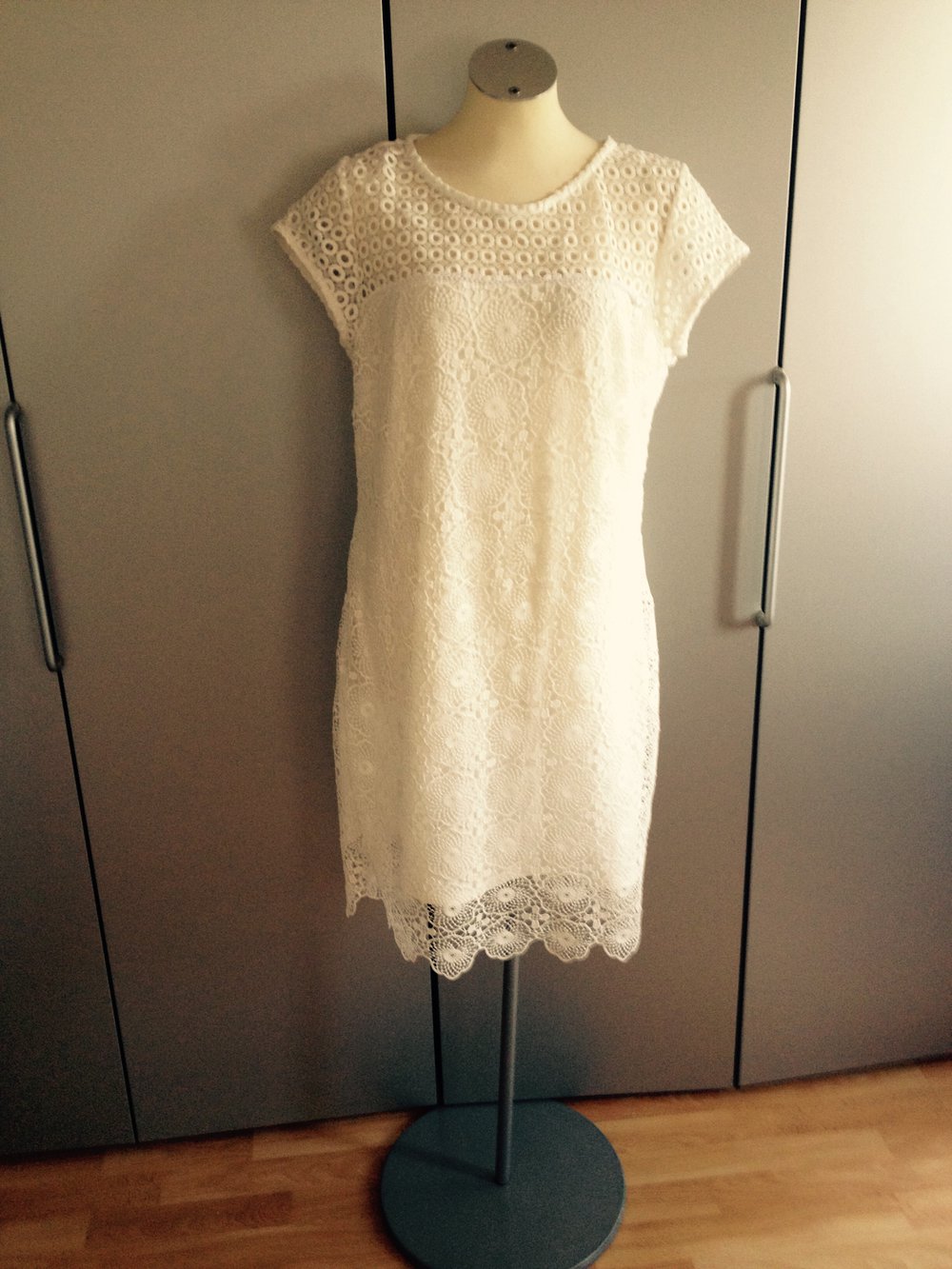 Exclusives Weißes Spitze Kleid Trendi