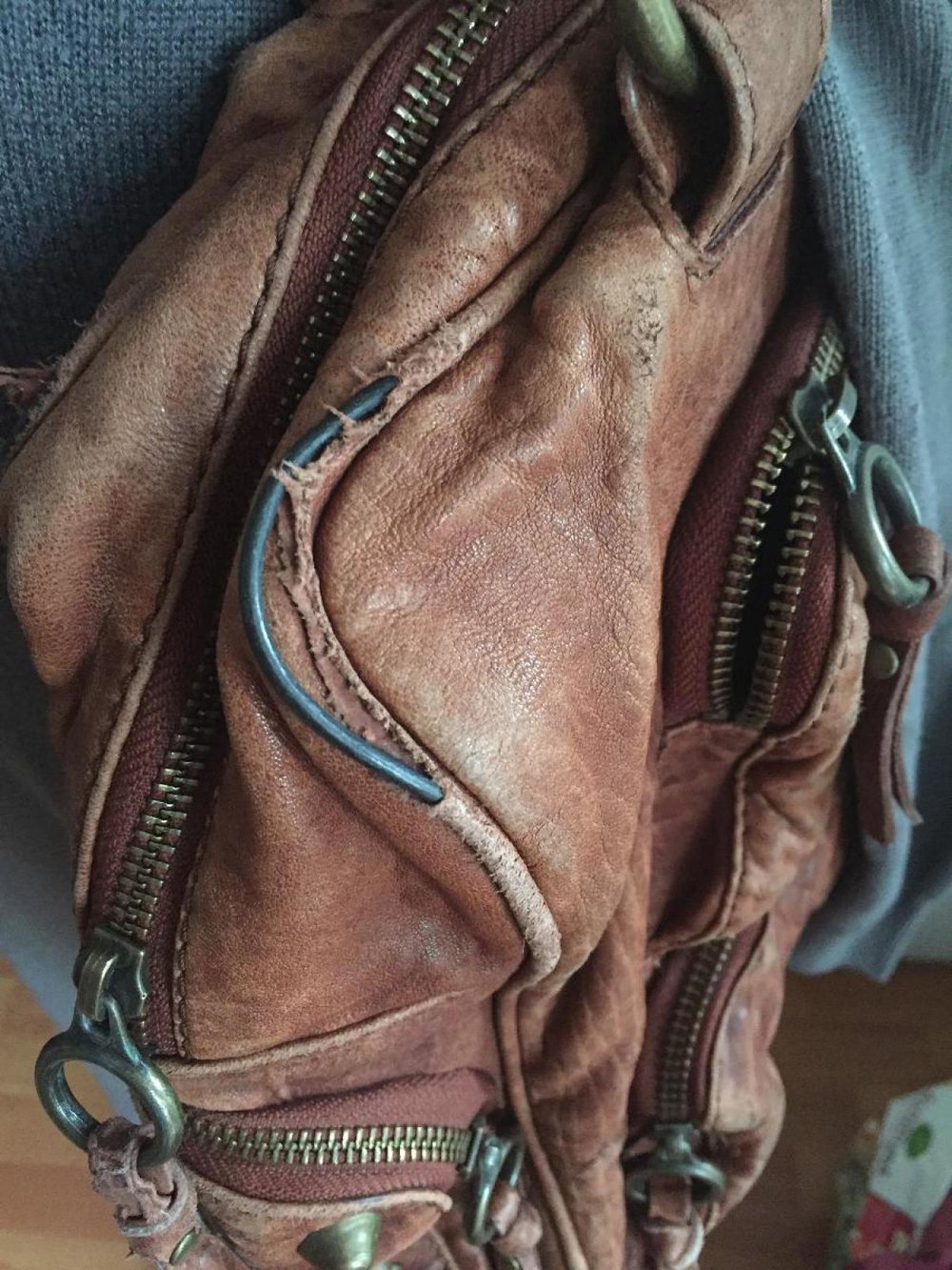 Ledertasche terracotta mit vielen Nieten