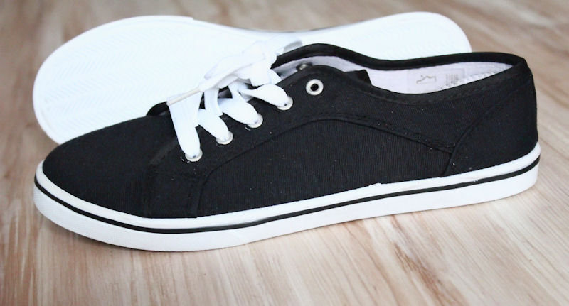 Stoffschuhe für den Sommer, schwarz/weiß, Größe 38