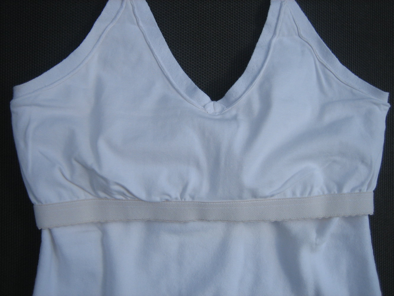 Superedles Neckholder-Top Gr. 40/42, weiß (mit eingearb. Bustier) - edler Feinstrick, starkes Kombi-Teil!