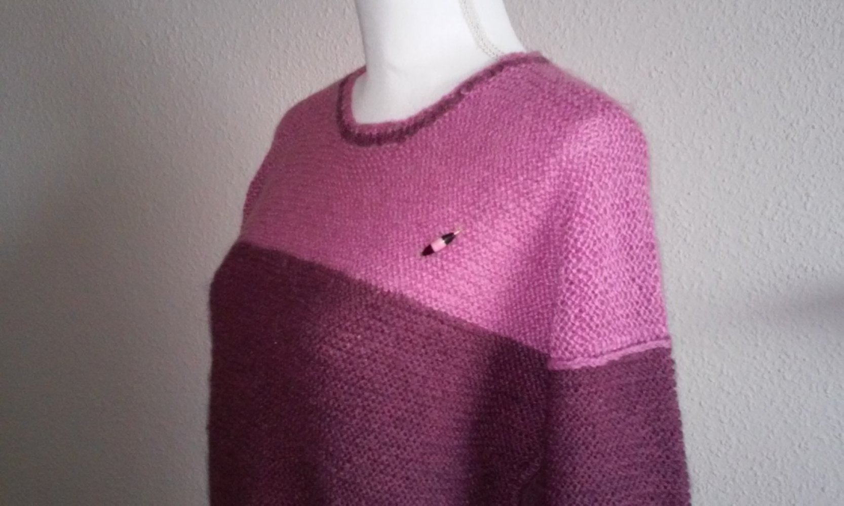 Handarbeit Pulli Strickpullover mit Mohair Pullover handgestrickt Gr.38/40 + kleine Schmuckanstecknadel