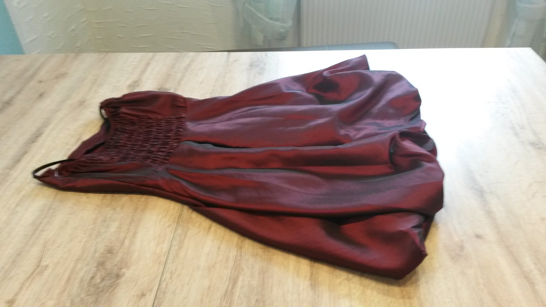 Weinrotes Cocktailkeid 