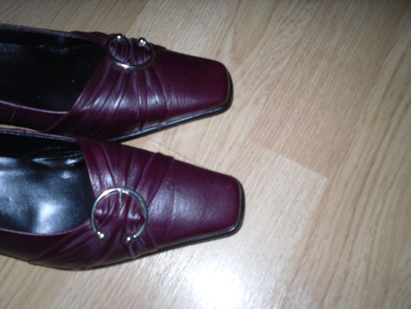 Nigelnagelneue Echt Leder Schuhe Pumps von Peko in Gr. 38 Brombeere
