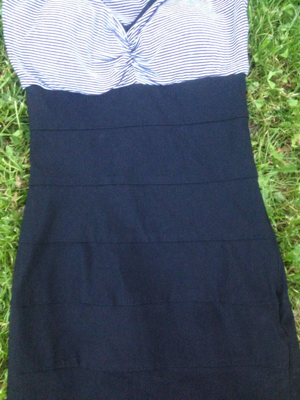 Schwarzes kurzes Partykleid, Matrosenkleid