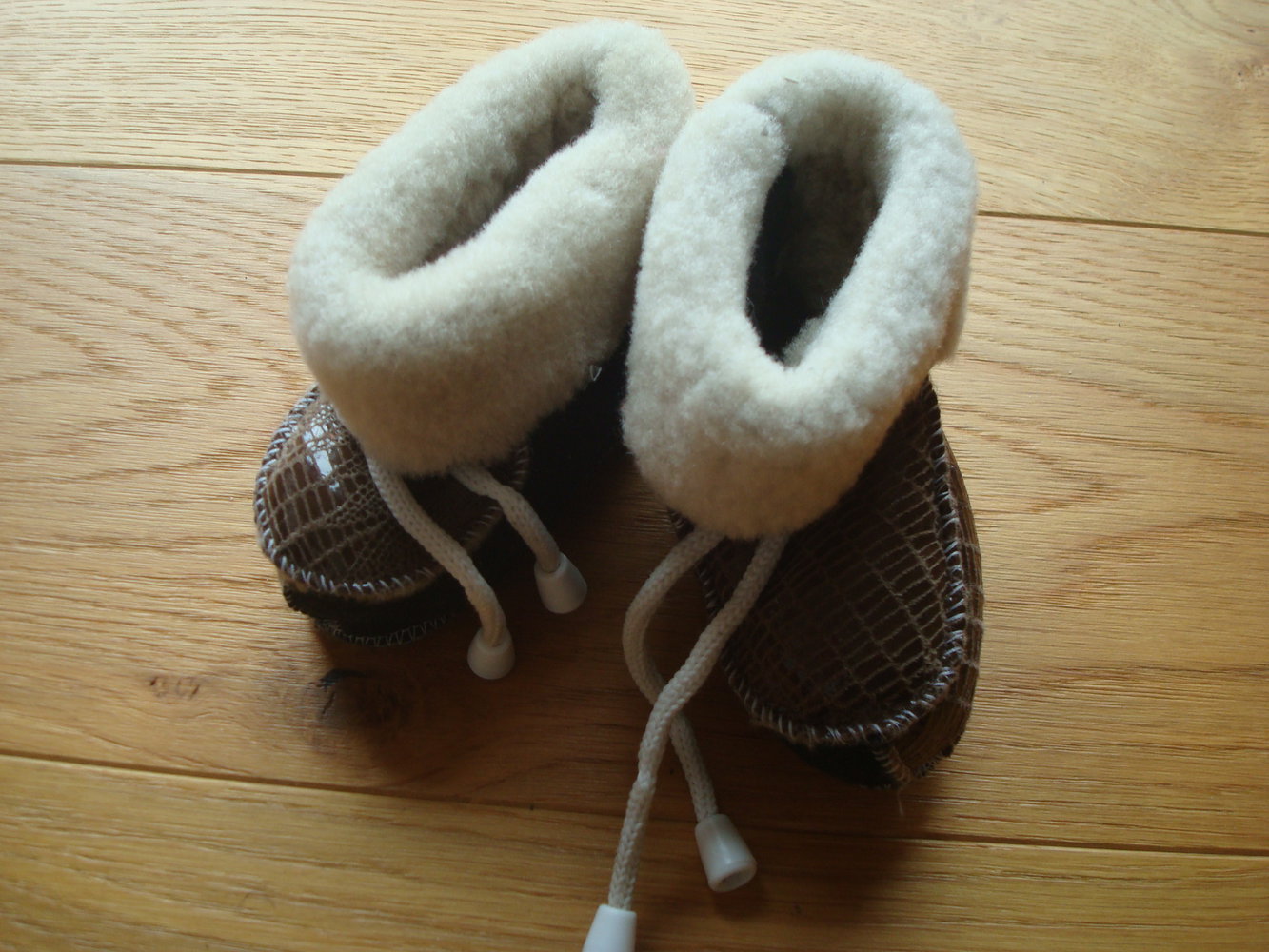 Krabbelschuhe, Lammfellschuhe, Babyschuhe, Wagenschuhe Gr. 17 unisex